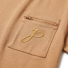 Beiges T Shirt mit Brusttasche, Reißverschluss und J Monogramm
