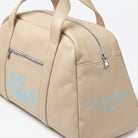 Beige Weekender Bag mit babyblauem JIMI PALAIS Monogram Print und Bowling Bag Form
