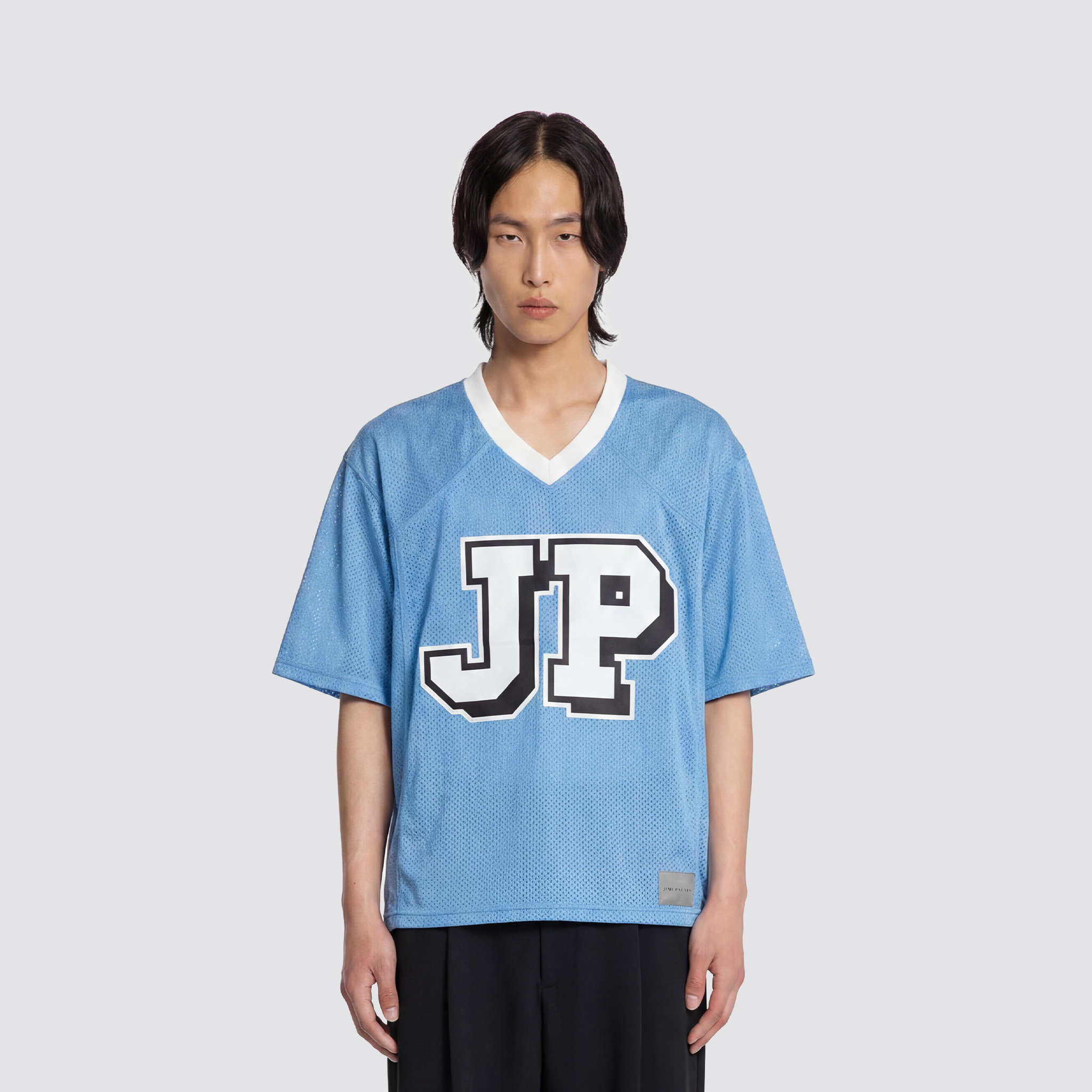 Babyblaues Premium Mesh Jersey mit JP Logo und V-Ausschnitt