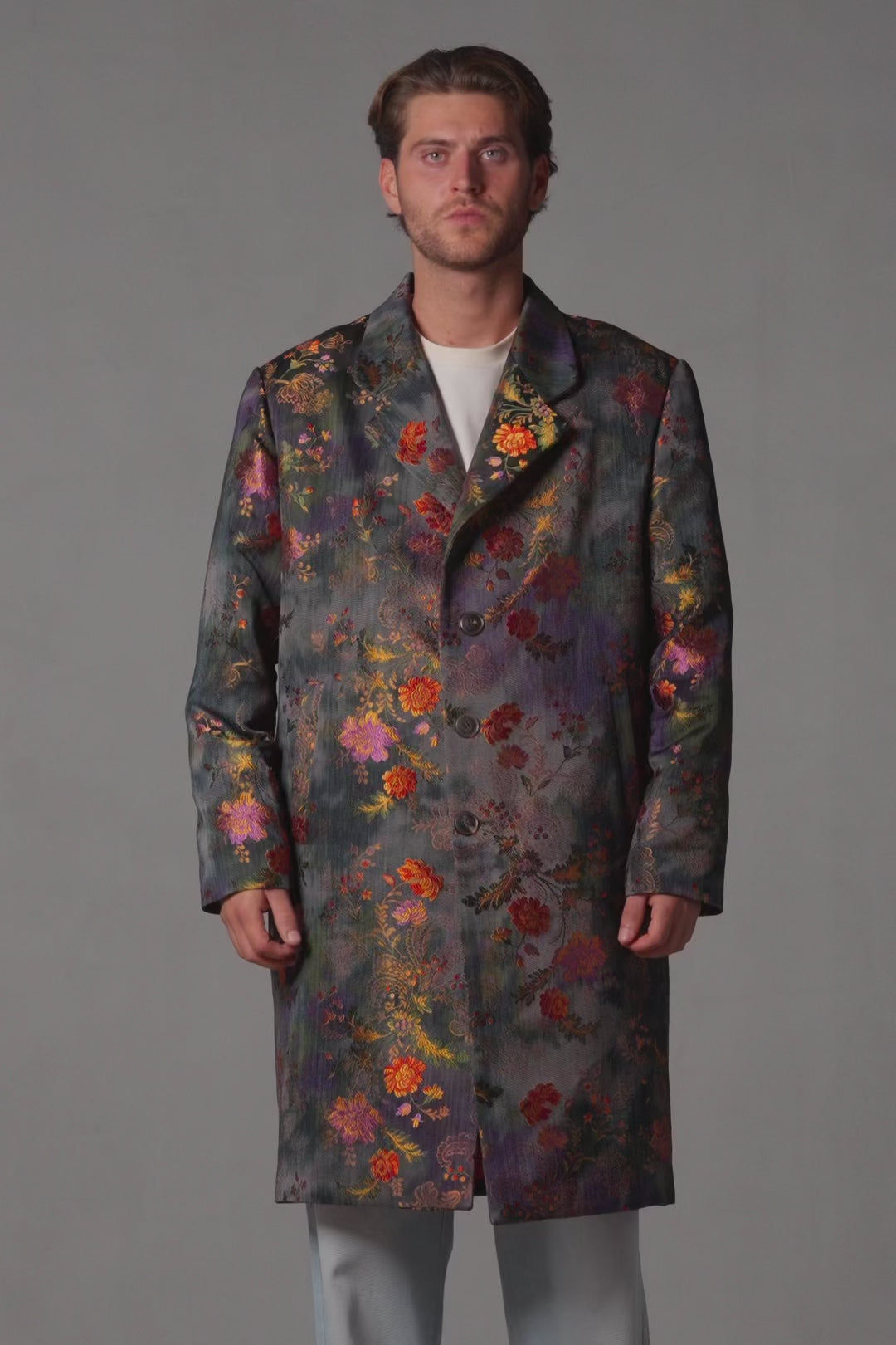 Herren Mantel mit japanischem Blumen-Jacquard – Video, Rundumansicht