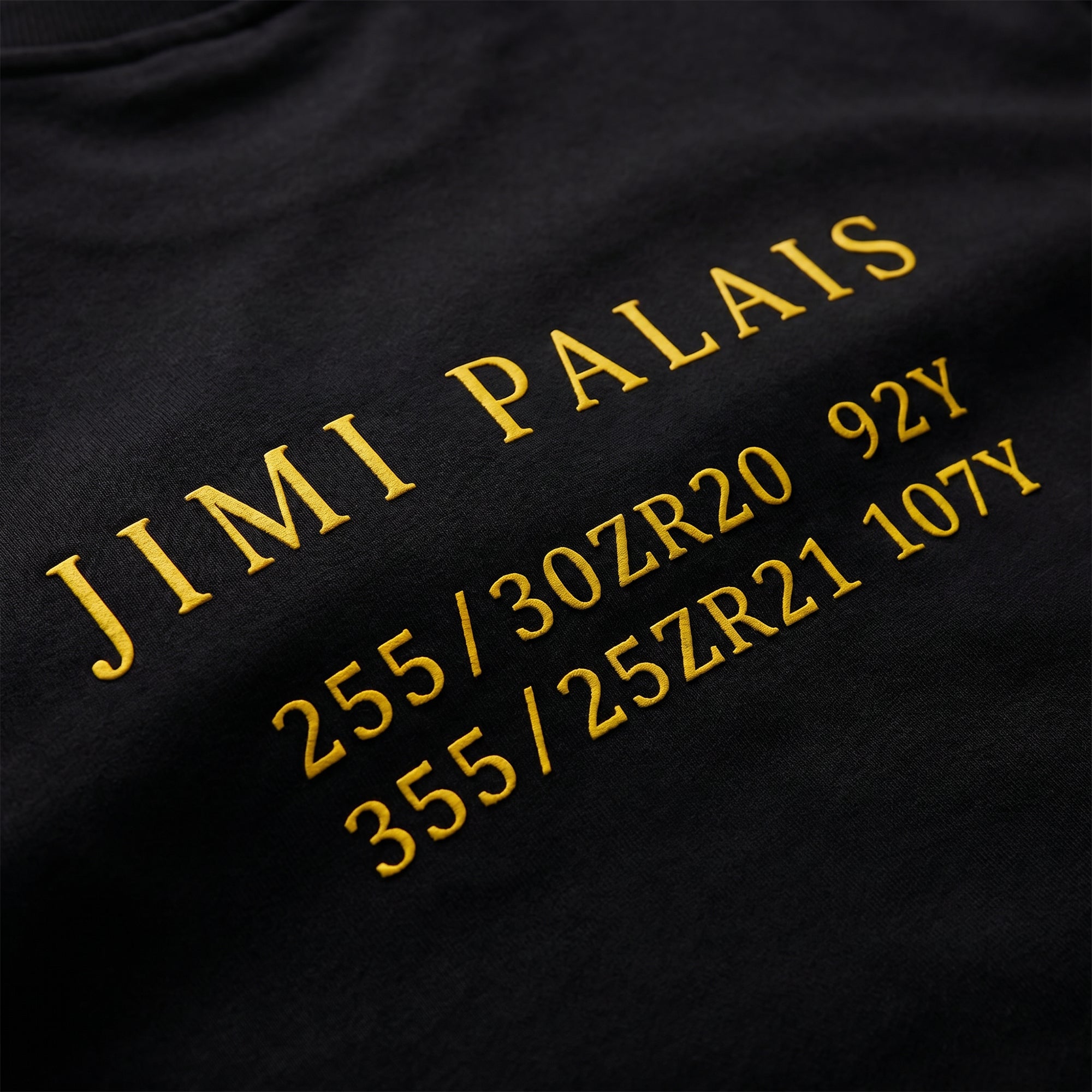 Baumwollpullover Rückansicht mit markantem Backprint und klarer Silhouette