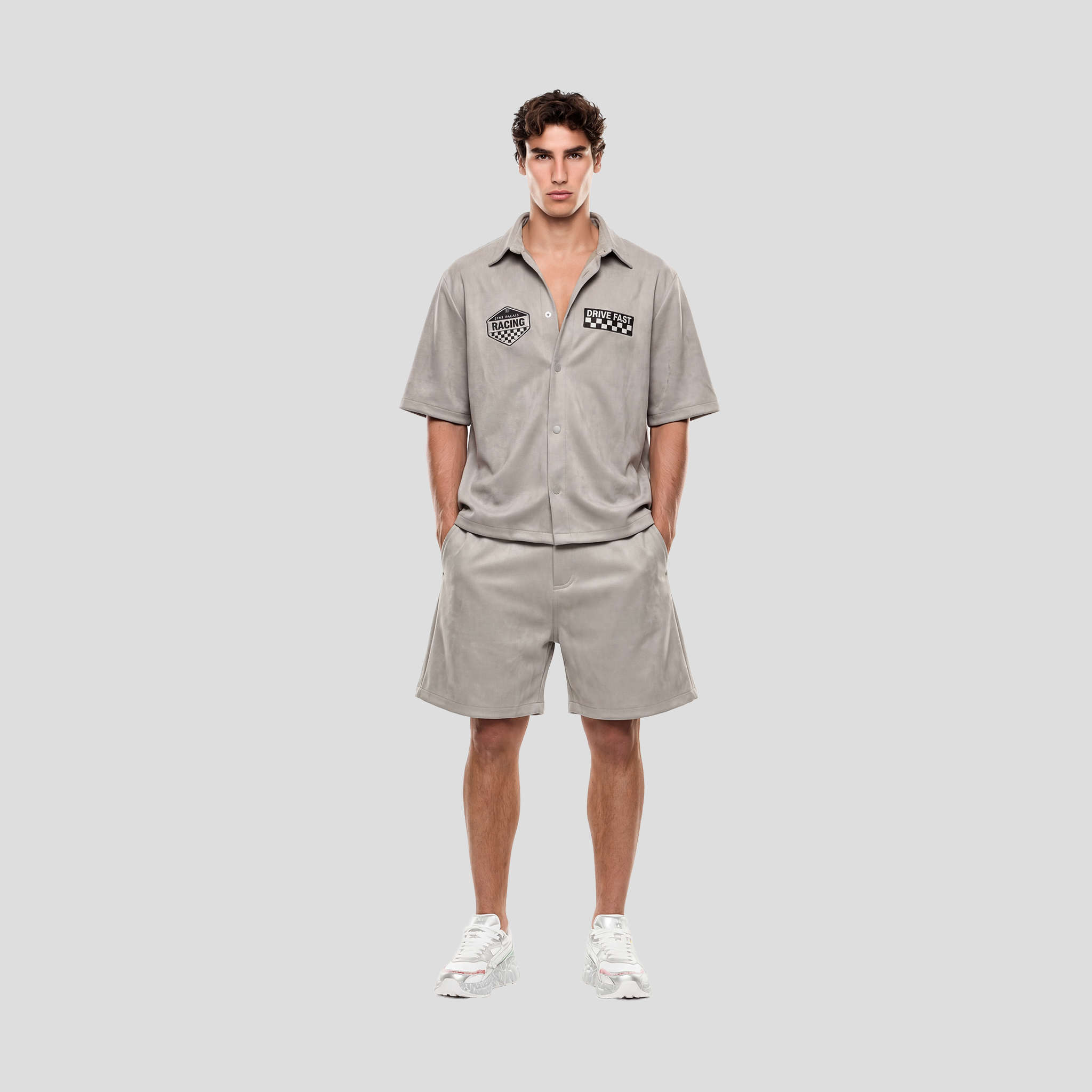 Premium Shorts mit Alcantara Optik, Bund mit Gürtelschlaufen und seitlichen Taschen