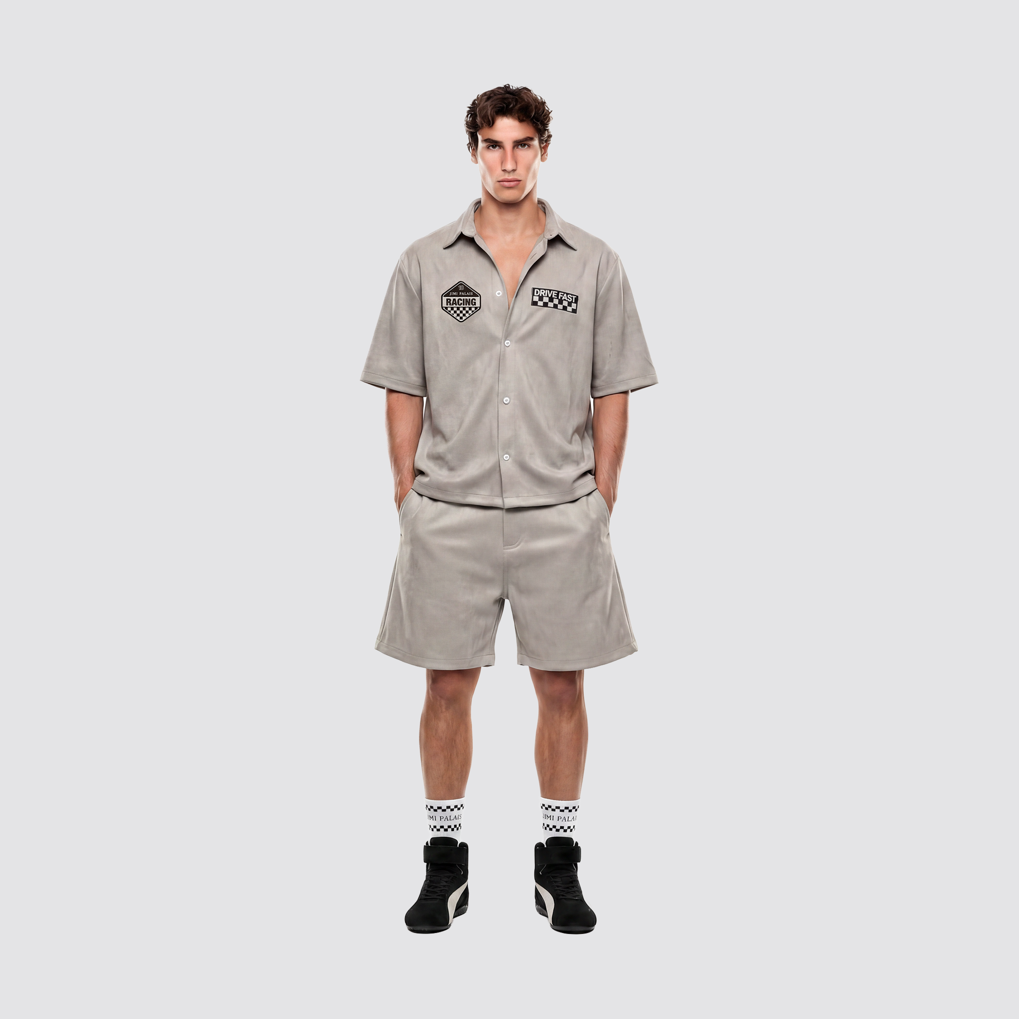 Limitierte Shorts Rückansicht mit aufgesetzter Gesäßtasche und detaillierter Applikation