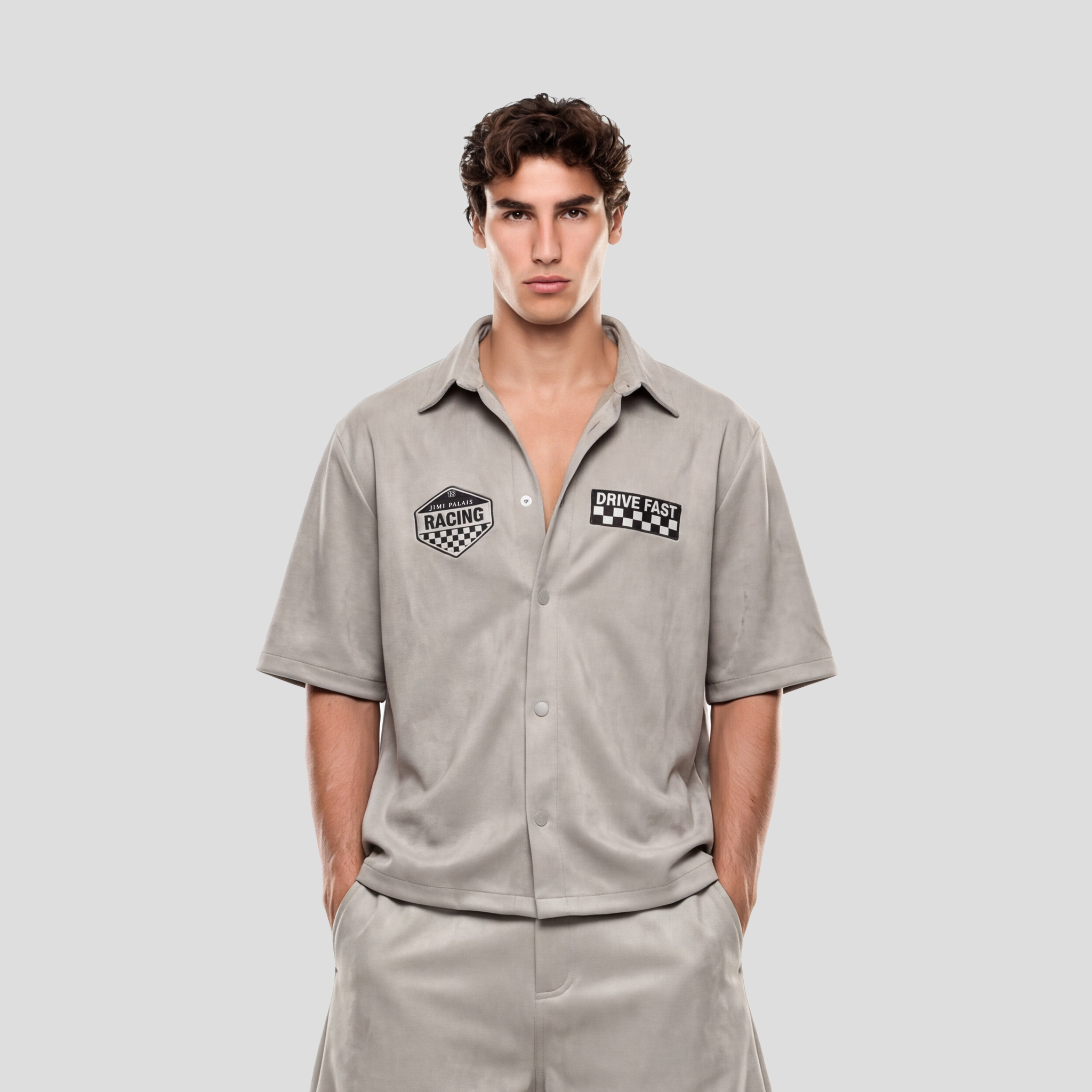 Oversize Hemd mit Alcantara Optik und hochwertigen Applikationen auf der Vorderseite