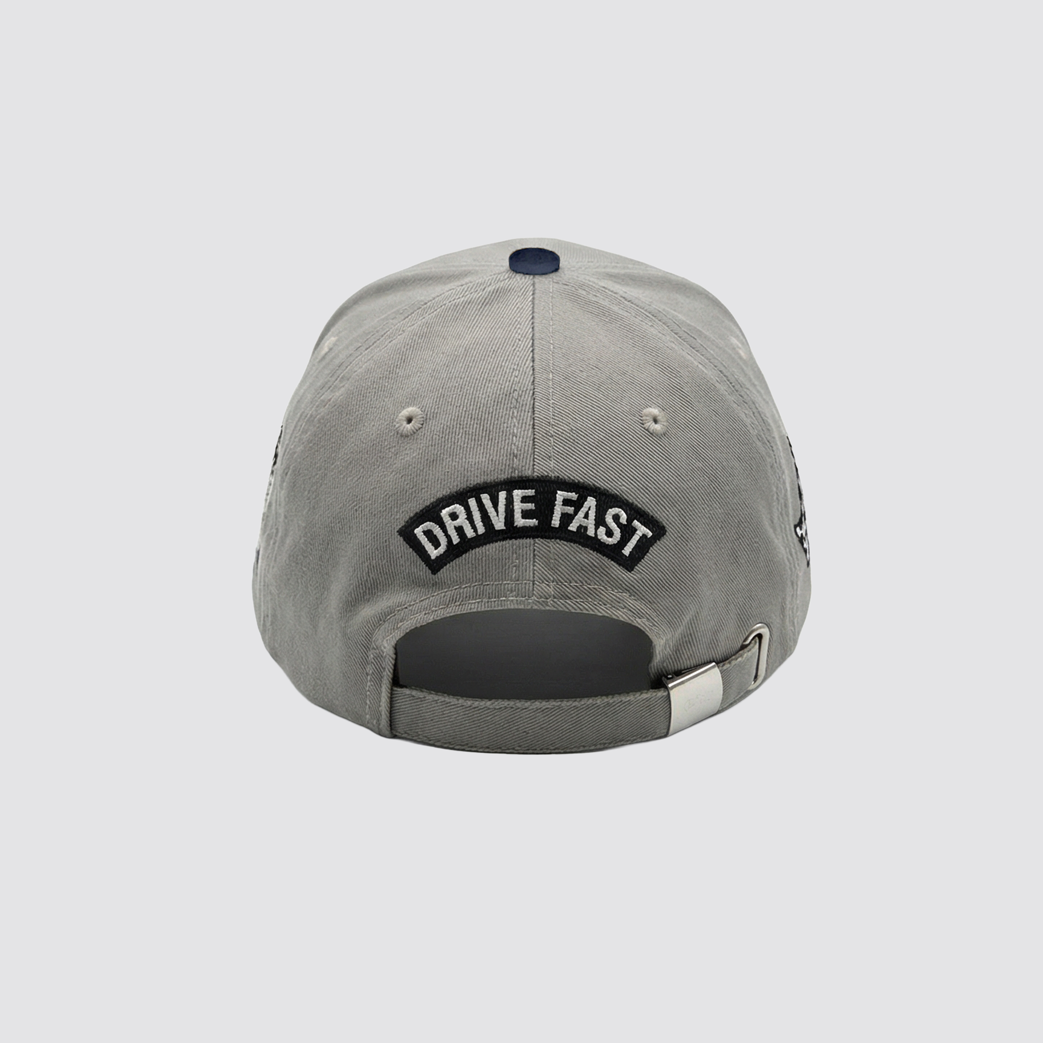 Cap Rückansicht mit verstellbarem Verschluss und Metall Details