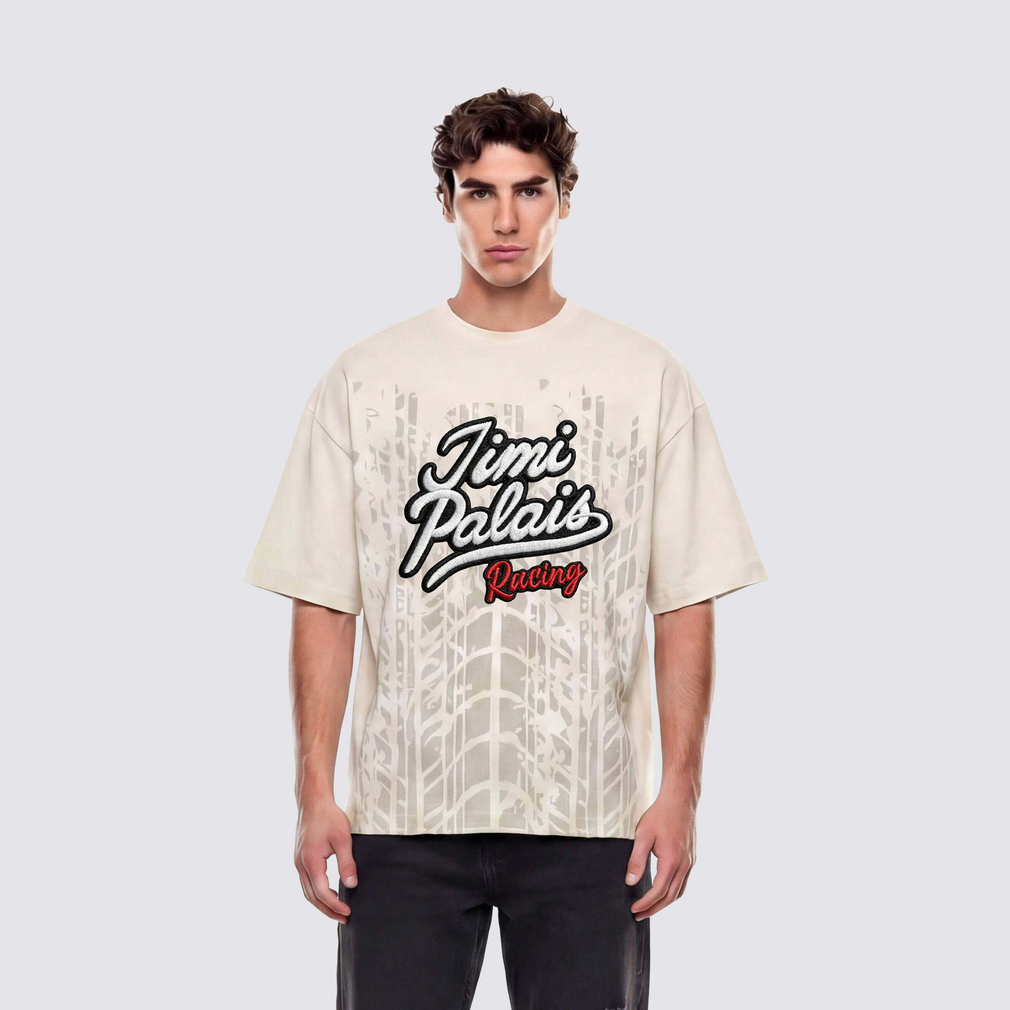 T Shirt mit Bruststickerei und dichtem Stoff in hochwertiger Verarbeitung auf der Vorderseite