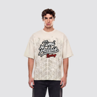 T Shirt mit Bruststickerei und dichtem Stoff in hochwertiger Verarbeitung auf der Vorderseite