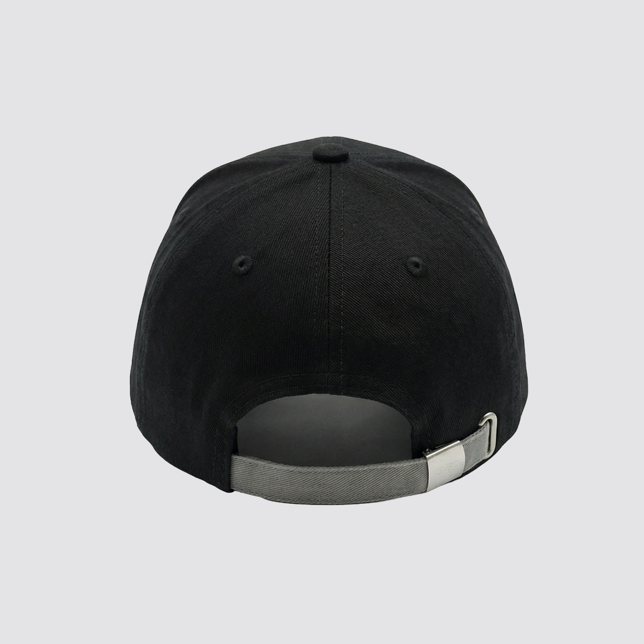 Cap Rückansicht mit verstellbarem Verschluss und Metall Details