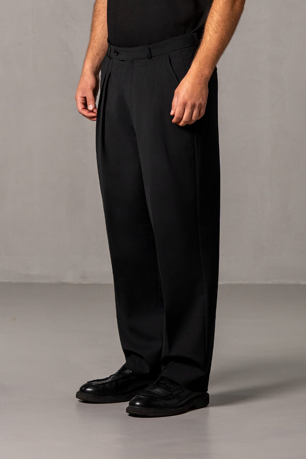 Herren Hose mit Nadelstreifen – Schwarz, Seitenansicht